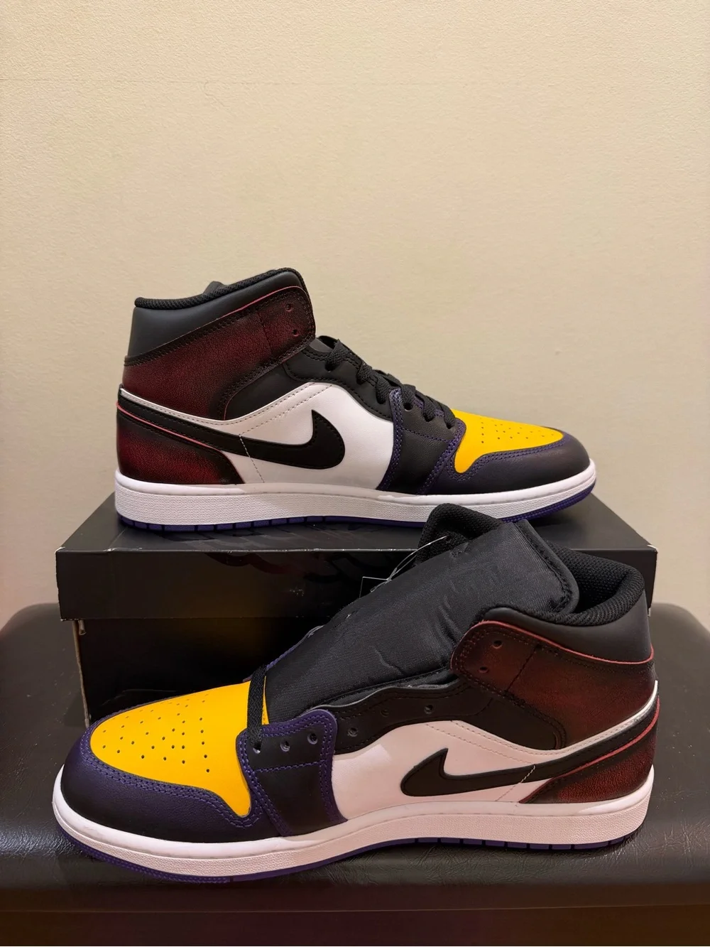 NIB Men Nike Jordan 1 Mid SE IQ9383-611 LA to Chicago